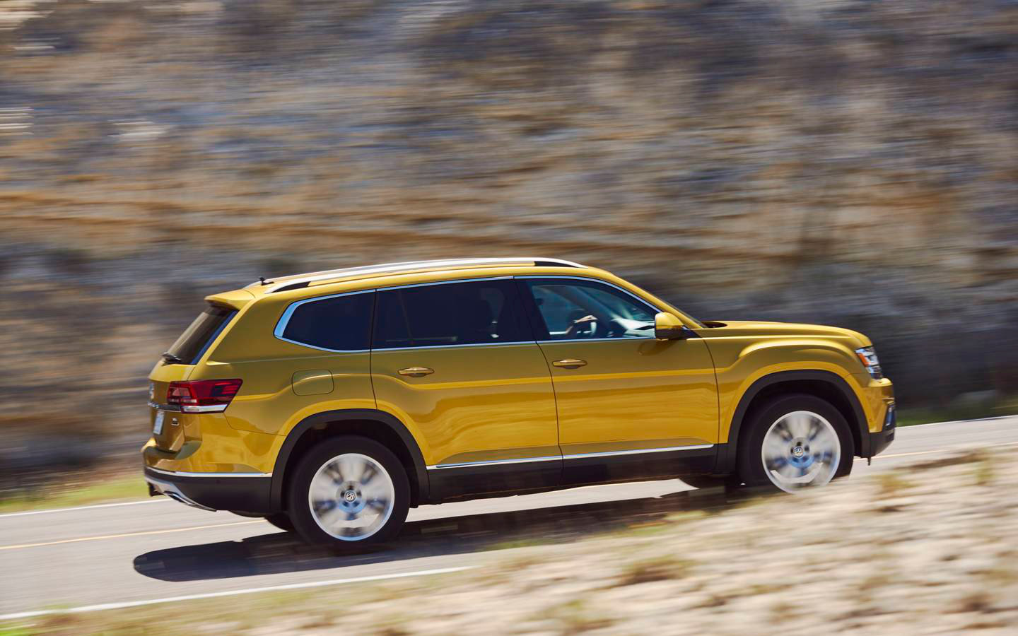 Comparison Volkswagen Atlas R Line 2018 Vs Jeep